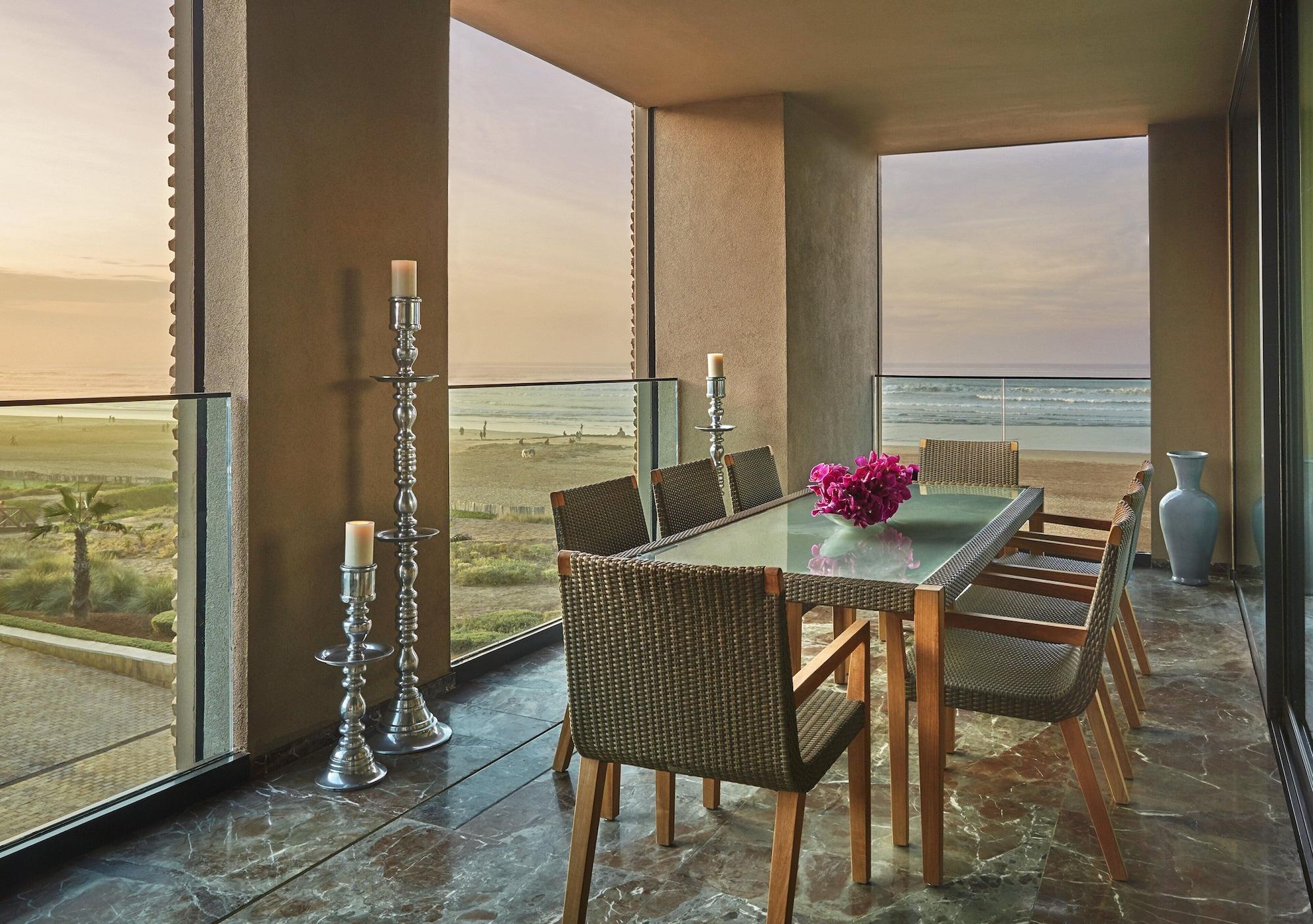 Four Seasons Hotel 5*